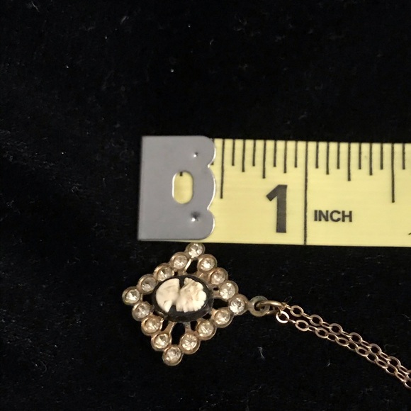 Beautiful Older Cameo Set - Picture 6 of 7